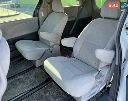 Белый Тойота Сиенна, объемом двигателя 3.46 л и пробегом 169 тыс. км за 17999 $, фото 18 на Automoto.ua