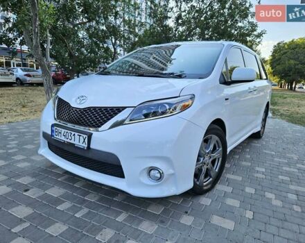 Белый Тойота Сиенна, объемом двигателя 3.5 л и пробегом 140 тыс. км за 18999 $, фото 1 на Automoto.ua