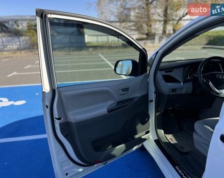 Белый Тойота Сиенна, объемом двигателя 3.46 л и пробегом 169 тыс. км за 17999 $, фото 15 на Automoto.ua