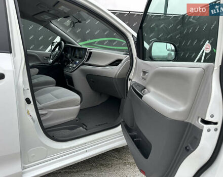 Білий Тойота Сієнна, об'ємом двигуна 3.46 л та пробігом 221 тис. км за 15500 $, фото 17 на Automoto.ua