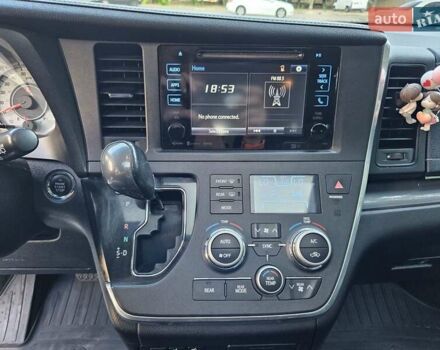 Белый Тойота Сиенна, объемом двигателя 3.5 л и пробегом 140 тыс. км за 18999 $, фото 31 на Automoto.ua