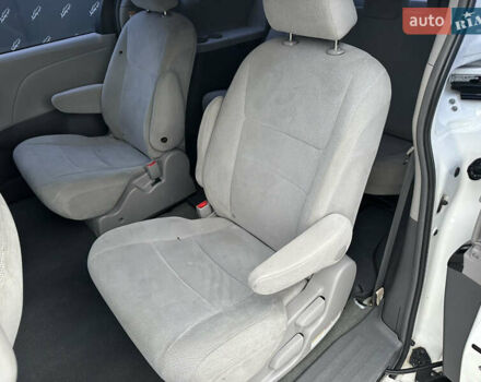 Білий Тойота Сієнна, об'ємом двигуна 3.46 л та пробігом 221 тис. км за 15500 $, фото 13 на Automoto.ua