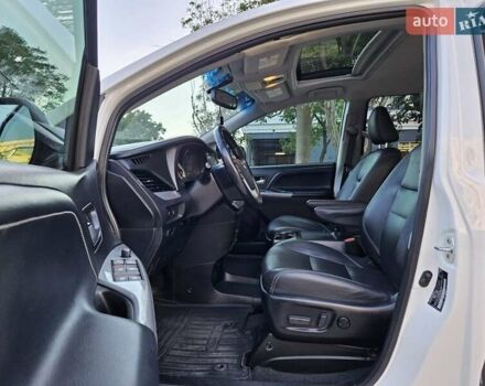 Белый Тойота Сиенна, объемом двигателя 3.5 л и пробегом 140 тыс. км за 18999 $, фото 26 на Automoto.ua