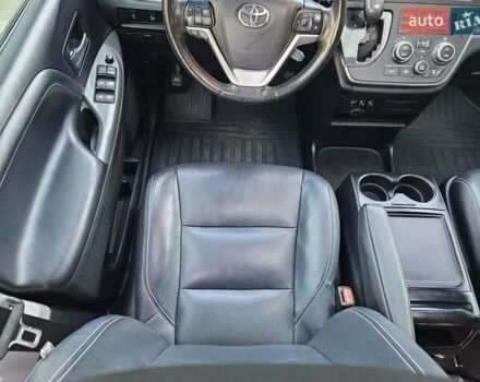 Белый Тойота Сиенна, объемом двигателя 3.5 л и пробегом 140 тыс. км за 18999 $, фото 24 на Automoto.ua