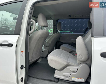Білий Тойота Сієнна, об'ємом двигуна 3.46 л та пробігом 221 тис. км за 15500 $, фото 12 на Automoto.ua