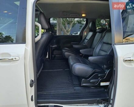 Белый Тойота Сиенна, объемом двигателя 3.5 л и пробегом 140 тыс. км за 18999 $, фото 38 на Automoto.ua