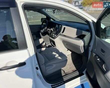 Белый Тойота Сиенна, объемом двигателя 3.46 л и пробегом 169 тыс. км за 17999 $, фото 25 на Automoto.ua