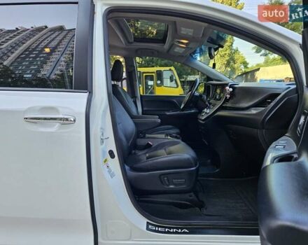 Белый Тойота Сиенна, объемом двигателя 3.5 л и пробегом 140 тыс. км за 18999 $, фото 37 на Automoto.ua