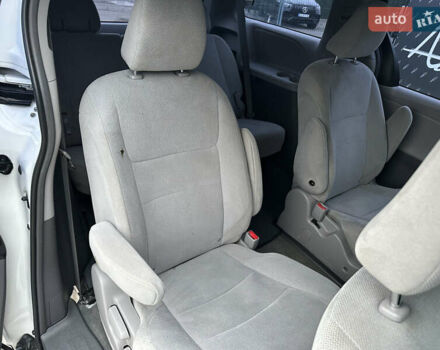 Білий Тойота Сієнна, об'ємом двигуна 3.46 л та пробігом 221 тис. км за 15500 $, фото 23 на Automoto.ua