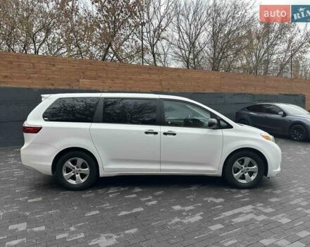Белый Тойота Сиенна, объемом двигателя 3.5 л и пробегом 219 тыс. км за 15700 $, фото 3 на Automoto.ua