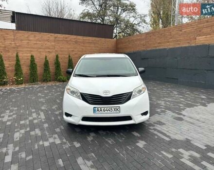 Белый Тойота Сиенна, объемом двигателя 3.5 л и пробегом 219 тыс. км за 15700 $, фото 5 на Automoto.ua
