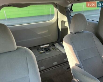 Белый Тойота Сиенна, объемом двигателя 3.46 л и пробегом 169 тыс. км за 17999 $, фото 23 на Automoto.ua