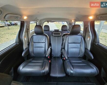 Белый Тойота Сиенна, объемом двигателя 3.5 л и пробегом 140 тыс. км за 18999 $, фото 47 на Automoto.ua