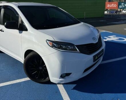 Белый Тойота Сиенна, объемом двигателя 3.46 л и пробегом 169 тыс. км за 17999 $, фото 9 на Automoto.ua