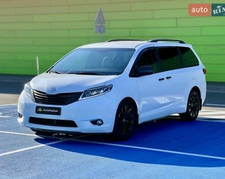 Белый Тойота Сиенна, объемом двигателя 3.46 л и пробегом 169 тыс. км за 17999 $, фото 3 на Automoto.ua