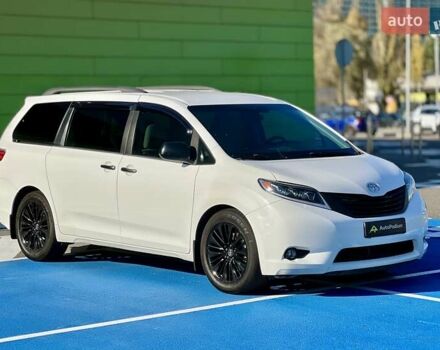 Белый Тойота Сиенна, объемом двигателя 3.46 л и пробегом 169 тыс. км за 17999 $, фото 1 на Automoto.ua