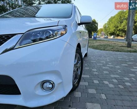 Белый Тойота Сиенна, объемом двигателя 3.5 л и пробегом 140 тыс. км за 18999 $, фото 5 на Automoto.ua