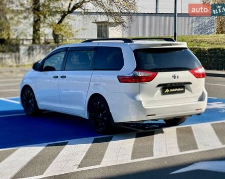 Белый Тойота Сиенна, объемом двигателя 3.46 л и пробегом 169 тыс. км за 17999 $, фото 6 на Automoto.ua