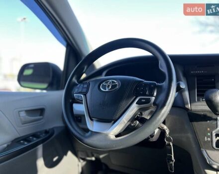 Белый Тойота Сиенна, объемом двигателя 3.46 л и пробегом 169 тыс. км за 17999 $, фото 20 на Automoto.ua