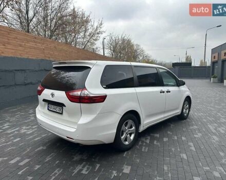 Белый Тойота Сиенна, объемом двигателя 3.5 л и пробегом 219 тыс. км за 15700 $, фото 2 на Automoto.ua