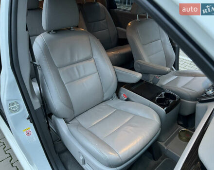 Белый Тойота Сиенна, объемом двигателя 3.5 л и пробегом 120 тыс. км за 25000 $, фото 26 на Automoto.ua