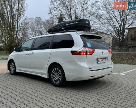 Белый Тойота Сиенна, объемом двигателя 3.5 л и пробегом 120 тыс. км за 25000 $, фото 4 на Automoto.ua