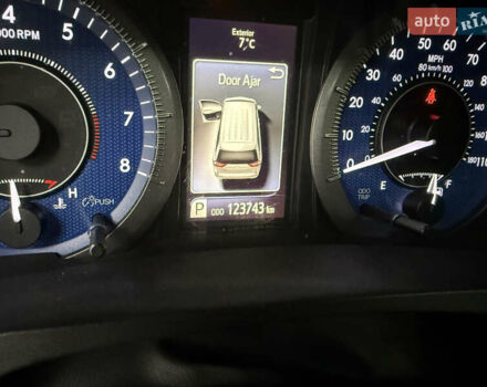 Белый Тойота Сиенна, объемом двигателя 3.46 л и пробегом 123 тыс. км за 26300 $, фото 20 на Automoto.ua