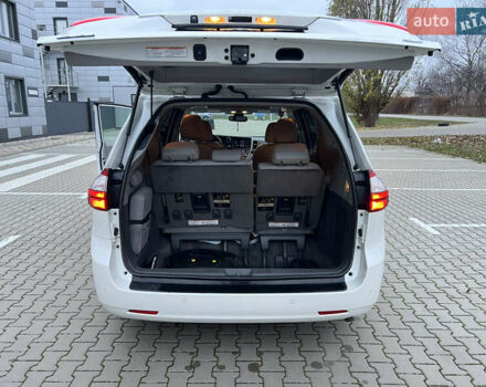 Белый Тойота Сиенна, объемом двигателя 3.5 л и пробегом 120 тыс. км за 25000 $, фото 18 на Automoto.ua