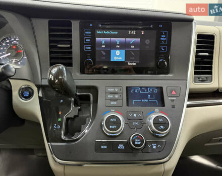 Белый Тойота Сиенна, объемом двигателя 3.46 л и пробегом 123 тыс. км за 26300 $, фото 26 на Automoto.ua