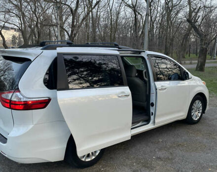 Белый Тойота Сиенна, объемом двигателя 3.46 л и пробегом 99 тыс. км за 25600 $, фото 3 на Automoto.ua