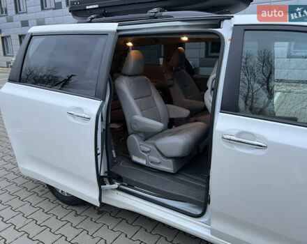 Белый Тойота Сиенна, объемом двигателя 3.5 л и пробегом 120 тыс. км за 25000 $, фото 21 на Automoto.ua