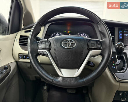 Белый Тойота Сиенна, объемом двигателя 3.46 л и пробегом 123 тыс. км за 26300 $, фото 9 на Automoto.ua