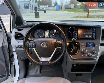 Белый Тойота Сиенна, объемом двигателя 3.5 л и пробегом 120 тыс. км за 25000 $, фото 12 на Automoto.ua