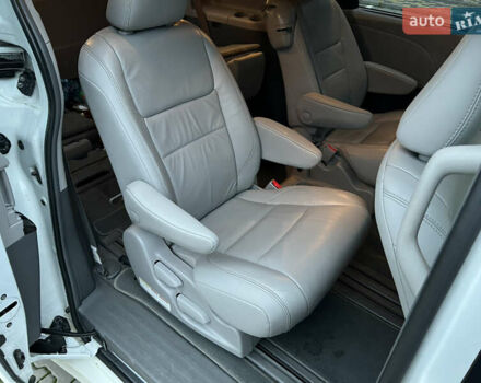 Белый Тойота Сиенна, объемом двигателя 3.5 л и пробегом 120 тыс. км за 25000 $, фото 22 на Automoto.ua