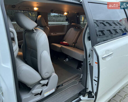 Белый Тойота Сиенна, объемом двигателя 3.5 л и пробегом 120 тыс. км за 25000 $, фото 17 на Automoto.ua