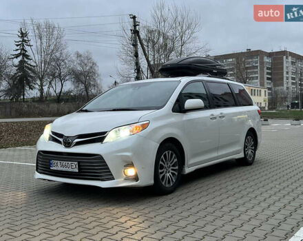 Белый Тойота Сиенна, объемом двигателя 3.5 л и пробегом 120 тыс. км за 25000 $, фото 2 на Automoto.ua