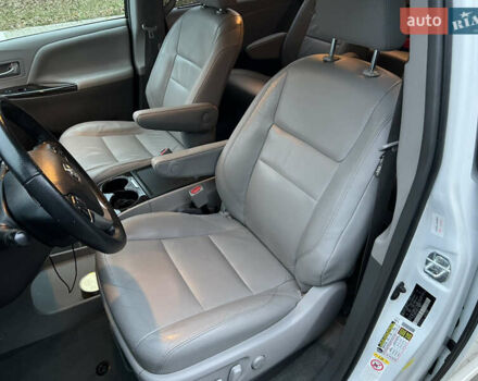 Белый Тойота Сиенна, объемом двигателя 3.5 л и пробегом 120 тыс. км за 25000 $, фото 11 на Automoto.ua