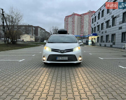 Белый Тойота Сиенна, объемом двигателя 3.5 л и пробегом 120 тыс. км за 25000 $, фото 1 на Automoto.ua