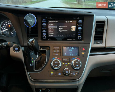 Белый Тойота Сиенна, объемом двигателя 3.5 л и пробегом 120 тыс. км за 25000 $, фото 28 на Automoto.ua