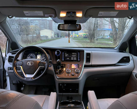 Белый Тойота Сиенна, объемом двигателя 3.5 л и пробегом 120 тыс. км за 25000 $, фото 27 на Automoto.ua