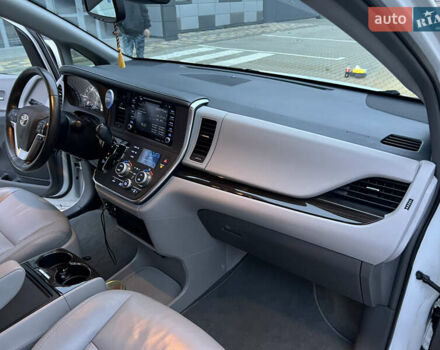 Белый Тойота Сиенна, объемом двигателя 3.5 л и пробегом 120 тыс. км за 25000 $, фото 25 на Automoto.ua