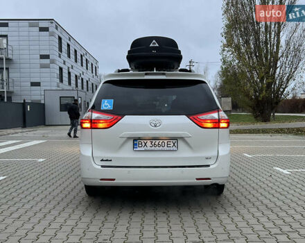 Белый Тойота Сиенна, объемом двигателя 3.5 л и пробегом 120 тыс. км за 25000 $, фото 5 на Automoto.ua