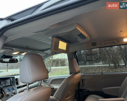 Белый Тойота Сиенна, объемом двигателя 3.5 л и пробегом 120 тыс. км за 25000 $, фото 16 на Automoto.ua