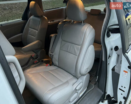 Белый Тойота Сиенна, объемом двигателя 3.5 л и пробегом 120 тыс. км за 25000 $, фото 14 на Automoto.ua