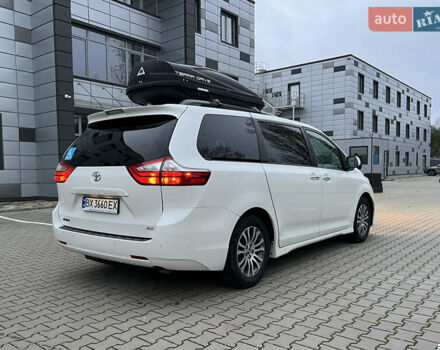 Белый Тойота Сиенна, объемом двигателя 3.5 л и пробегом 120 тыс. км за 25000 $, фото 6 на Automoto.ua