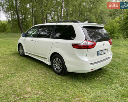 Белый Тойота Сиенна, объемом двигателя 3.46 л и пробегом 110 тыс. км за 23000 $, фото 7 на Automoto.ua