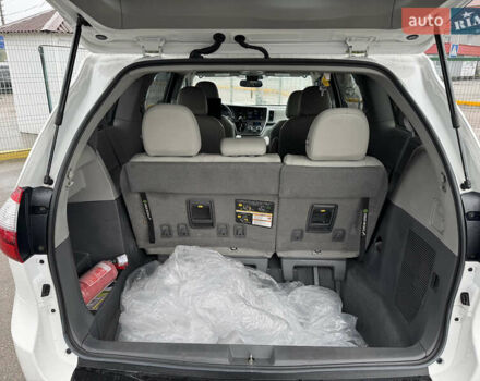 Білий Тойота Сієнна, об'ємом двигуна 3.46 л та пробігом 124 тис. км за 24990 $, фото 31 на Automoto.ua