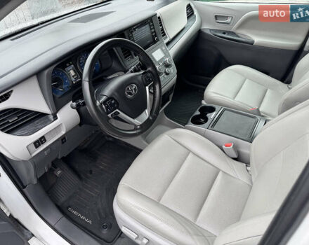 Білий Тойота Сієнна, об'ємом двигуна 3.46 л та пробігом 124 тис. км за 24990 $, фото 11 на Automoto.ua