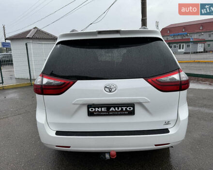Білий Тойота Сієнна, об'ємом двигуна 3.46 л та пробігом 124 тис. км за 24990 $, фото 6 на Automoto.ua