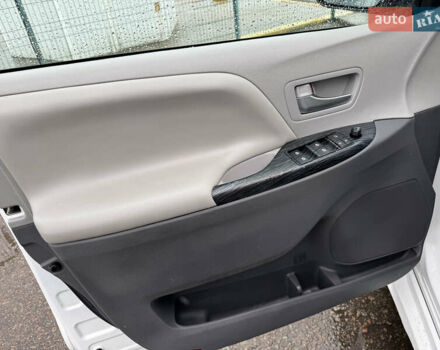 Білий Тойота Сієнна, об'ємом двигуна 3.46 л та пробігом 124 тис. км за 24990 $, фото 12 на Automoto.ua